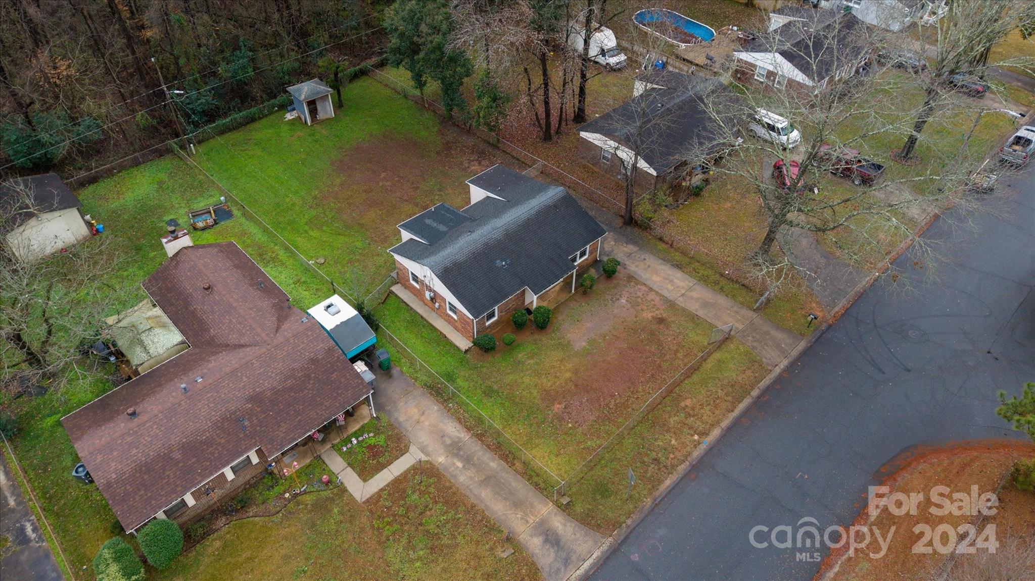 733 Milan Road East Charlotte, NC 28216 - Photo 5 of 27 Gallery Image 5