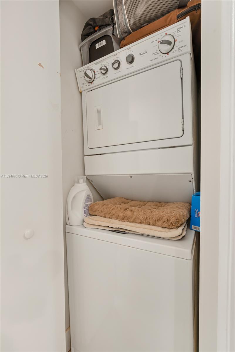 475 Brickell Avenue, Unit 3111 Miami, FL 33131 - Photo 15 of 24 a utility room with dryer and washer