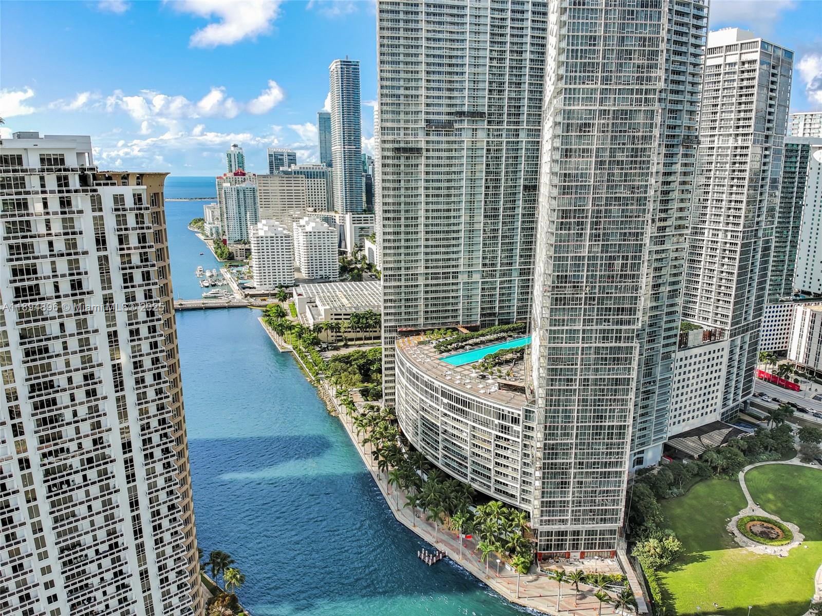 475 Brickell Avenue, Unit 3111 Miami, FL 33131 - Photo 21 of 24 a view of a balcony with many windows