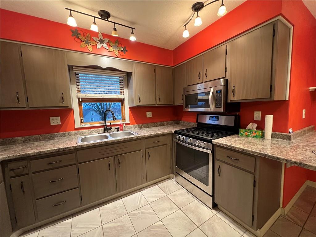 305 Ramsay Court Mount Pleasant, PA 15666 - Photo 9 of 31 Gallery Image 9