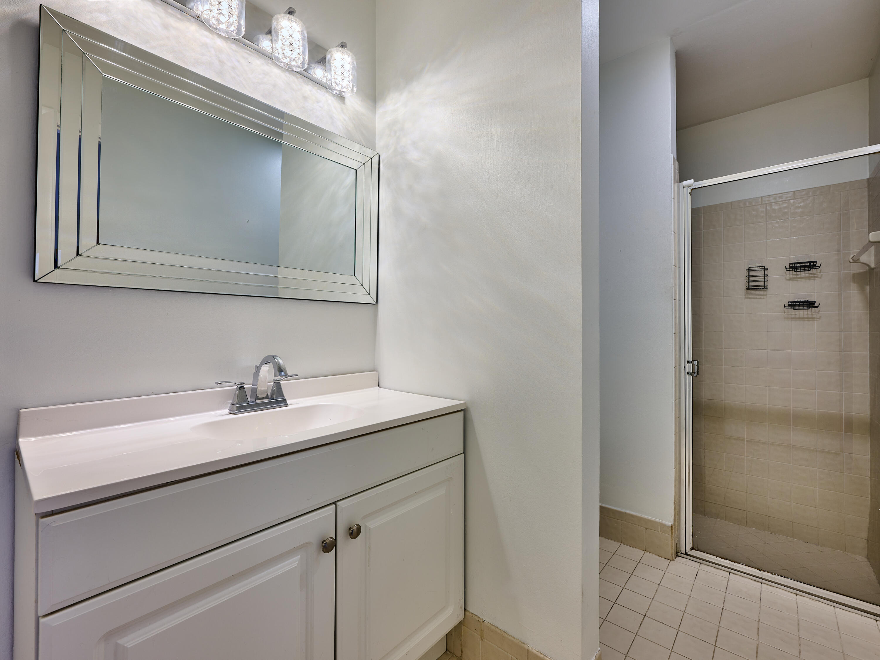 151 Meadows Drive Boynton Beach, FL 33436 - Photo 13 of 25 Primary Bathroom