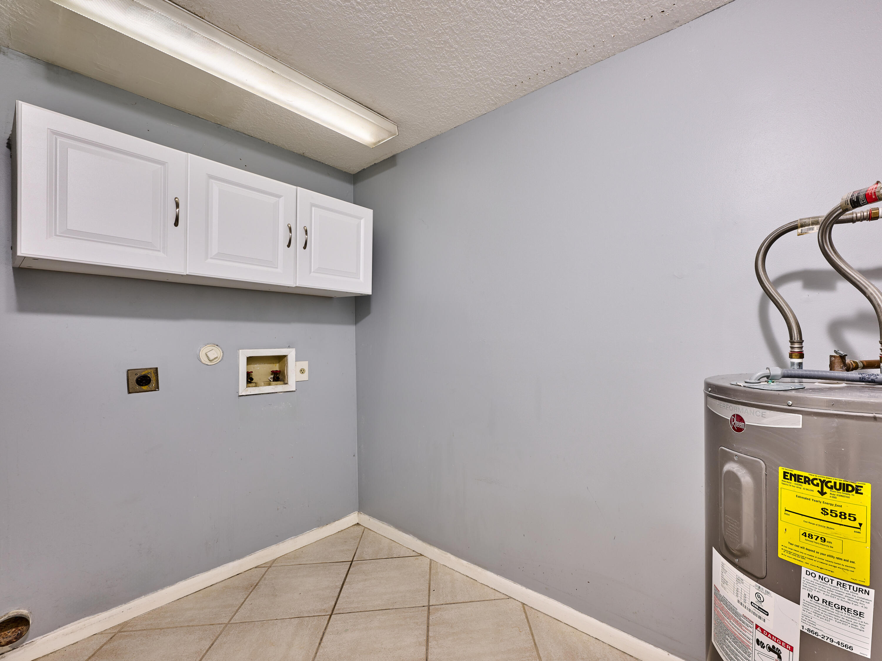 151 Meadows Drive Boynton Beach, FL 33436 - Photo 7 of 25 Laundry room