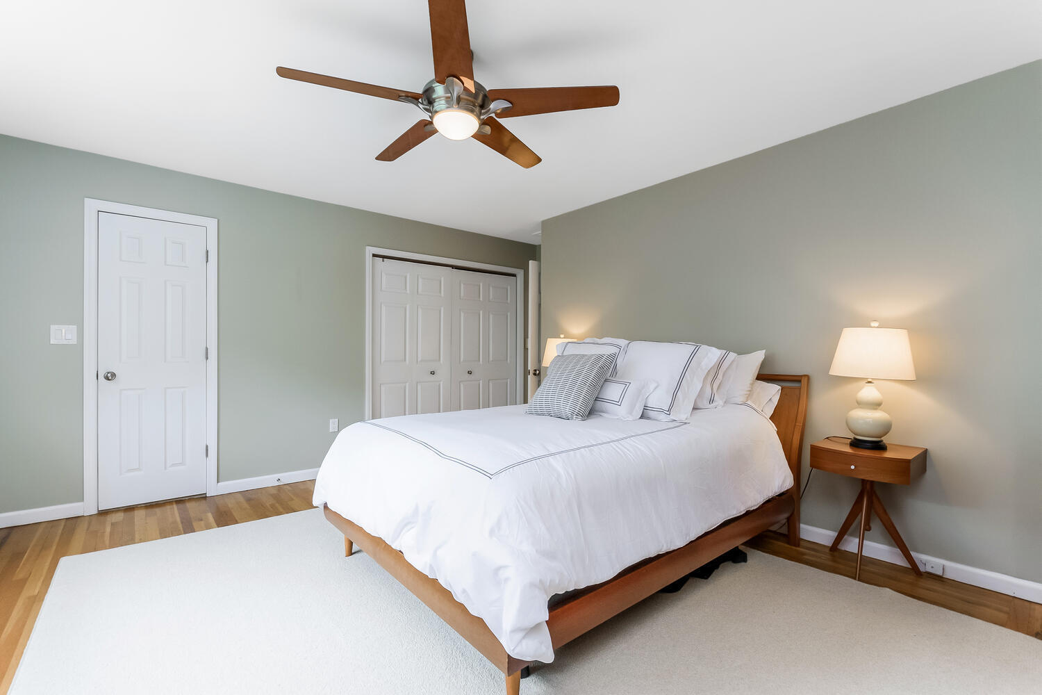 21 Middlesex Road Darien, CT 06820 - Photo 20 of 40 a bedroom with a bed and a lamp