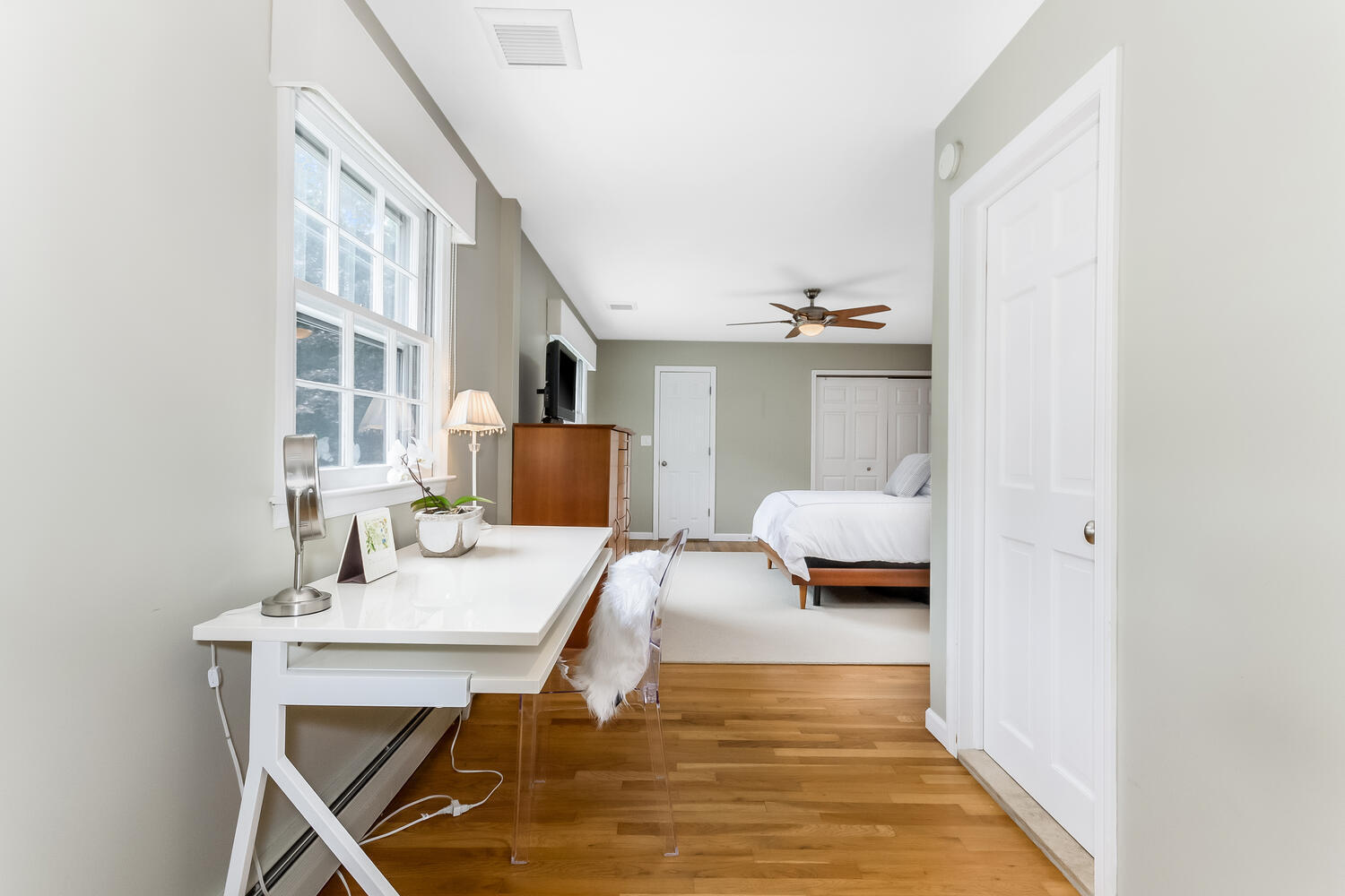 21 Middlesex Road Darien, CT 06820 - Photo 25 of 40 a workspace with furniture and window