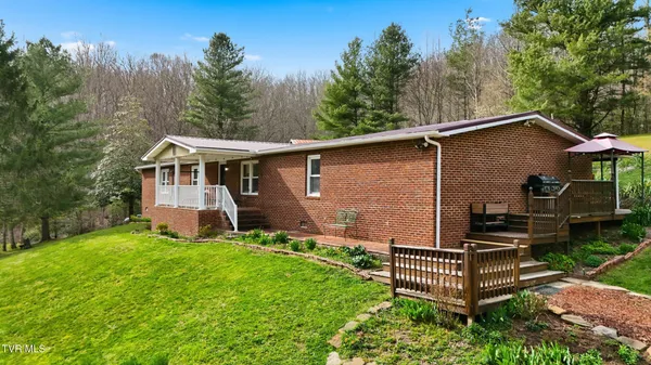 $369,999 | 7209 Hunsucker Road, Norton, VA 24273