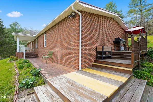 $369,999 | 7209 Hunsucker Road, Norton, VA 24273