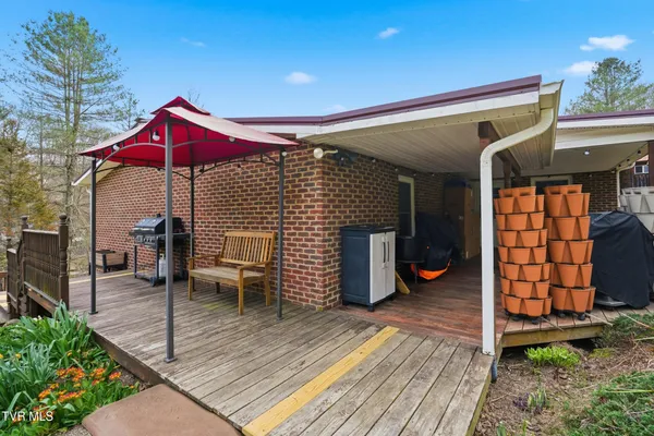 $369,999 | 7209 Hunsucker Road, Norton, VA 24273