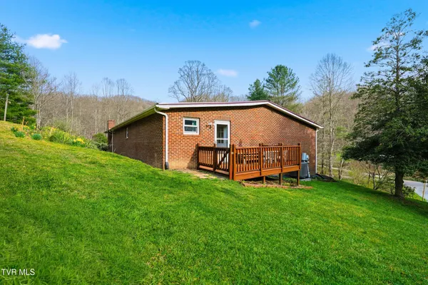 $369,999 | 7209 Hunsucker Road, Norton, VA 24273