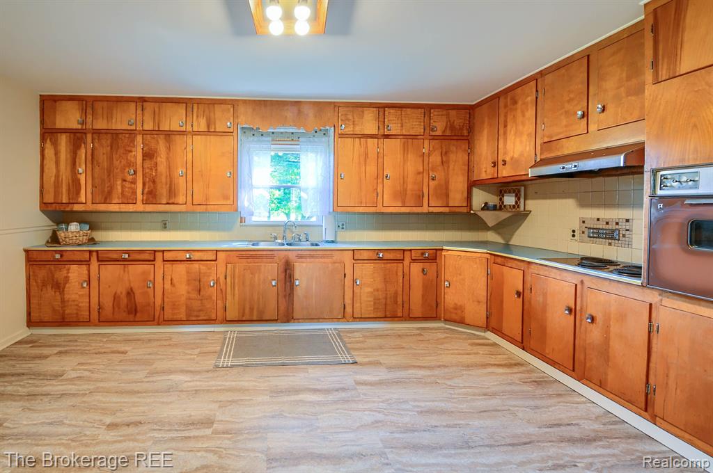 8281 Torrey Road Grand Blanc, MI 48439 - Photo 11 of 35 Gallery Image 11