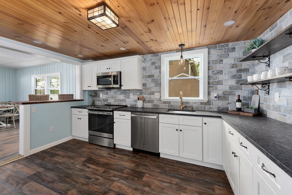52 Lake Attitash Road Amesbury, MA 01913 - Photo 5 of 33 Gallery Image 5