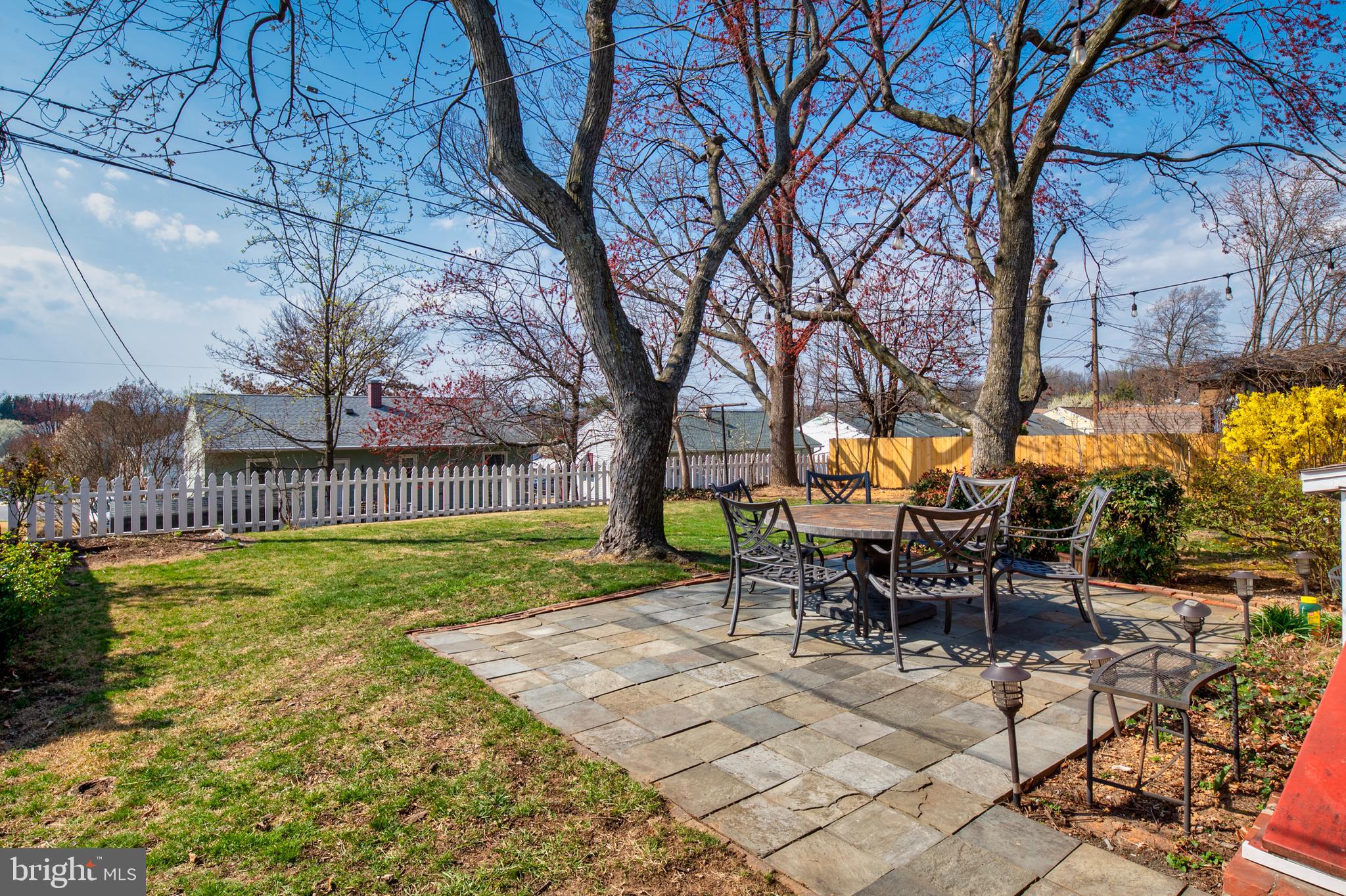 5600 Park Road Brooklyn, MD 21225 - Photo 24 of 30 Awesome fenced back yard, includes furniture