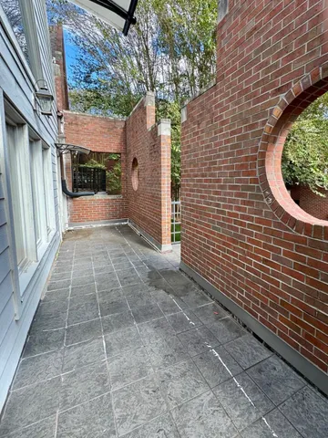 a view of a pathway with a house