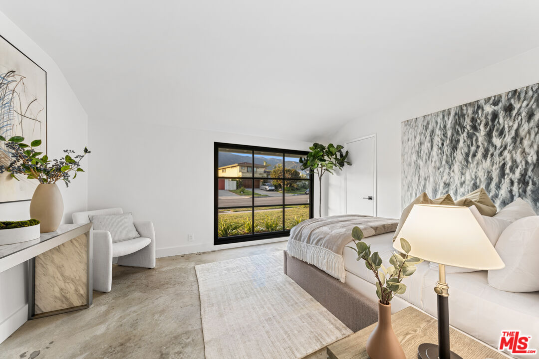 18440 Wakecrest Drive Malibu, CA 90265 - Photo 21 of 29 a spacious bedroom with a bed and a potted plant