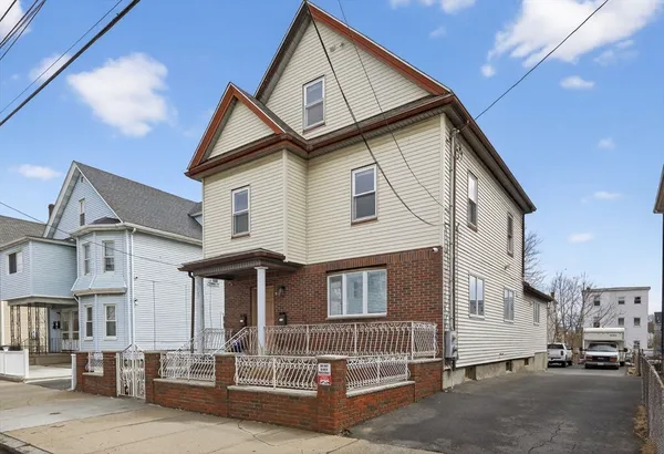 $2,850 | 91 Francis Street, Unit 2, Everett, MA 02149