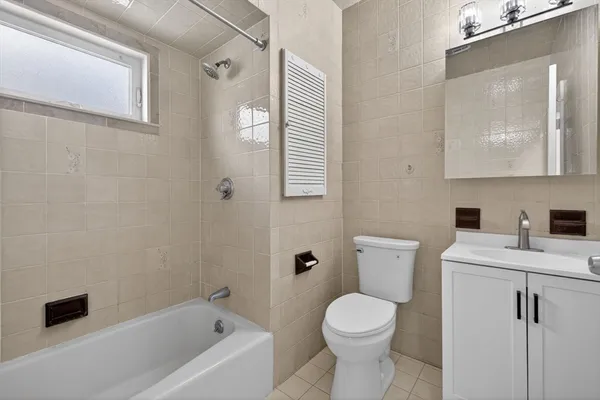 $2,850 | 91 Francis Street, Unit 2, Everett, MA 02149