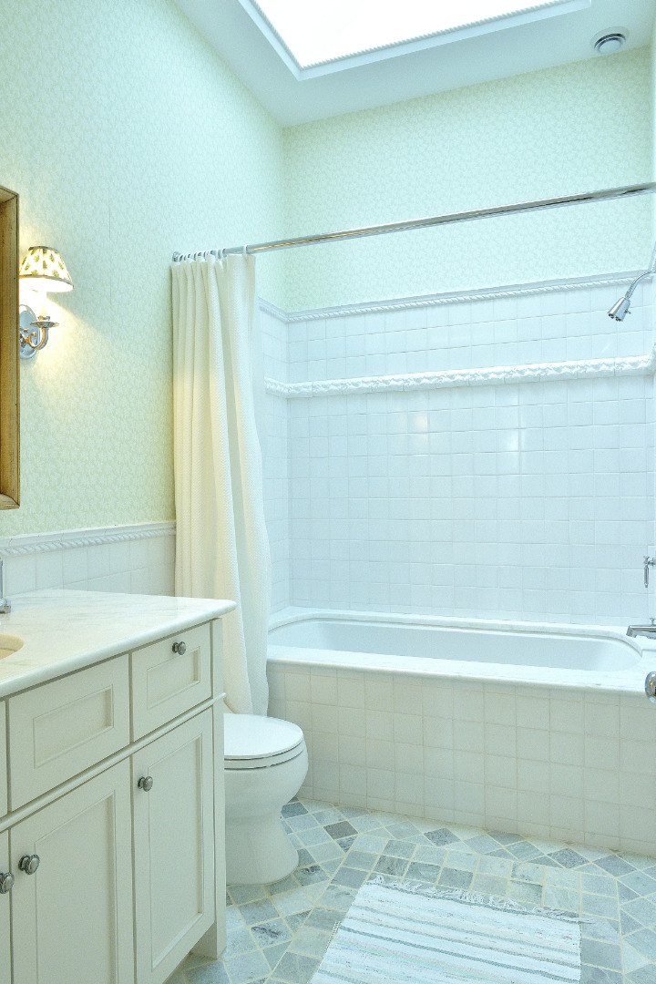 17 Wannacomet Road Nantucket, MA 02554 - Photo 34 of 36 Hall Bath with Tub and Tile Surround