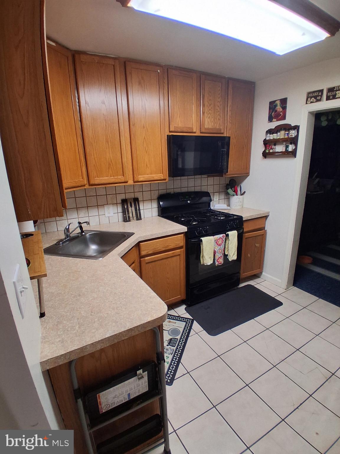 117 Stahl Avenue New Castle, DE 19720 - Photo 8 of 20 a kitchen with stainless steel appliances a stove a sink and a microwave