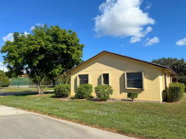 $2,000 | 440 Glenwood Drive, West Palm Beach, FL 33415
