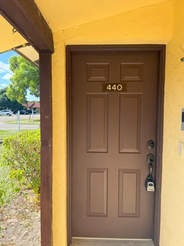 $2,000 | 440 Glenwood Drive, West Palm Beach, FL 33415