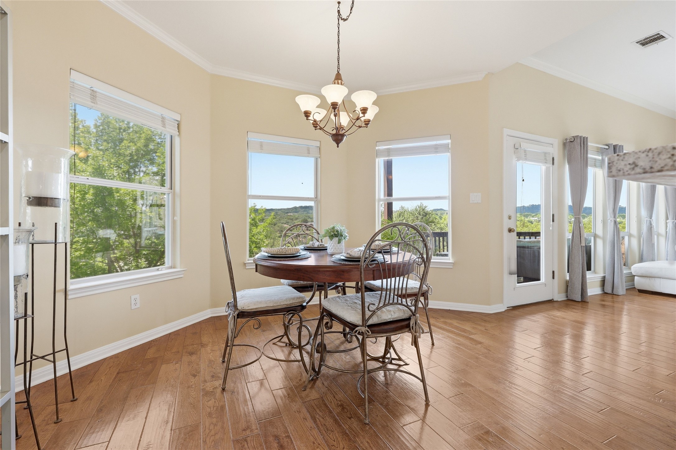 10802 Beach Road Leander, TX 78641 - Photo 15 of 40 Eat-in breakfast area off the kitchen.