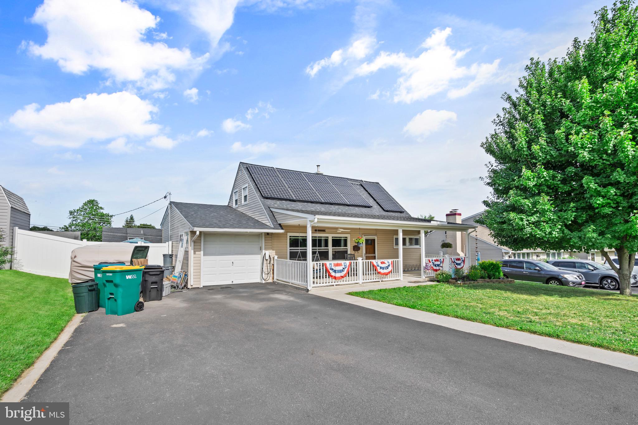 16 Canoebirch Road Levittown, PA 19057 - Photo 2 of 33