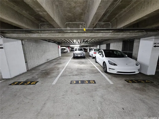 $2,000 | 55 South Kukui Street, Unit D2211, Honolulu, HI 96817