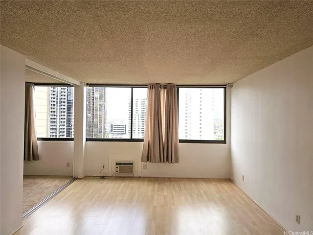$2,000 | 55 South Kukui Street, Unit D2211, Honolulu, HI 96817