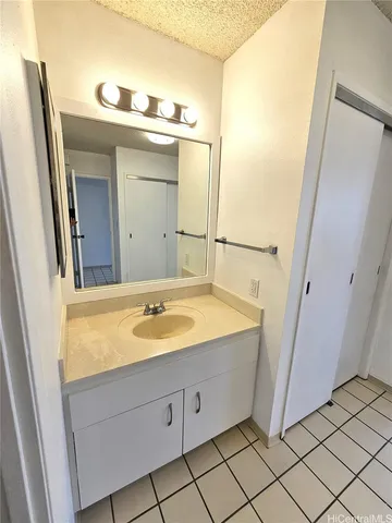 $2,000 | 55 South Kukui Street, Unit D2211, Honolulu, HI 96817