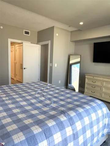 $5,800 | 1 Beach Drive Southeast, Unit 1310, St. Petersburg, FL 33701