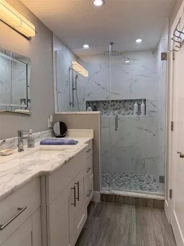 $5,800 | 1 Beach Drive Southeast, Unit 1310, St. Petersburg, FL 33701