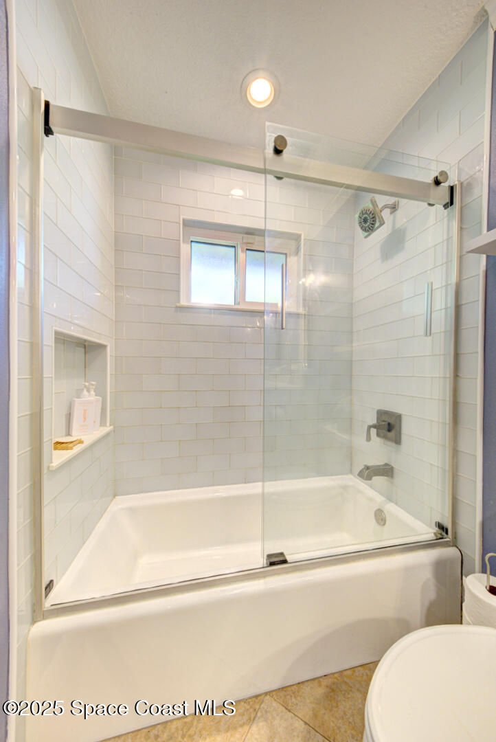 3950 Postridge Trail Melbourne, FL 32934 - Photo 43 of 63 Second Bathroom Tub with Enclosure