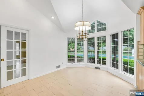 $1,550,000 | 8 Clearwater Drive, Ho-Ho-Kus, NJ 07423