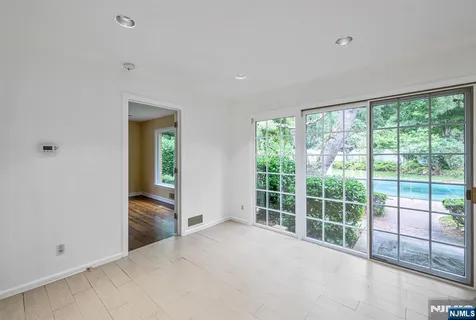 $1,550,000 | 8 Clearwater Drive, Ho-Ho-Kus, NJ 07423