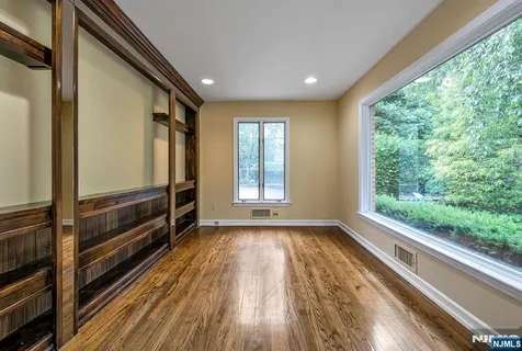 $1,550,000 | 8 Clearwater Drive, Ho-Ho-Kus, NJ 07423