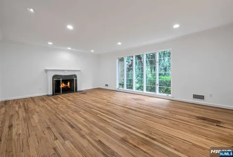 $1,550,000 | 8 Clearwater Drive, Ho-Ho-Kus, NJ 07423