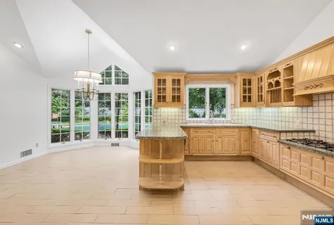 $1,550,000 | 8 Clearwater Drive, Ho-Ho-Kus, NJ 07423