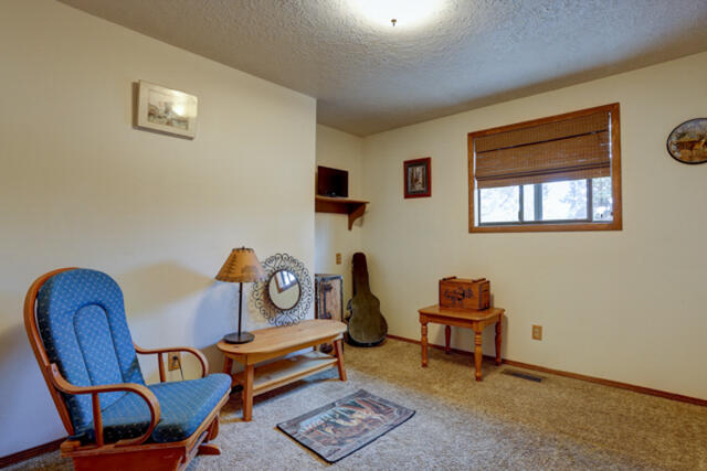 63825 Pioneer Loop Bend, OR 97701 - Photo 15 of 38 63825 Pioneer Lp-14