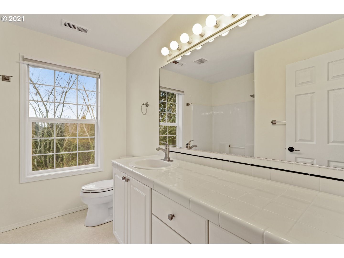 3342 Southwest Huber Street Portland, OR 97219 - Photo 22 of 32 Gallery Image 22
