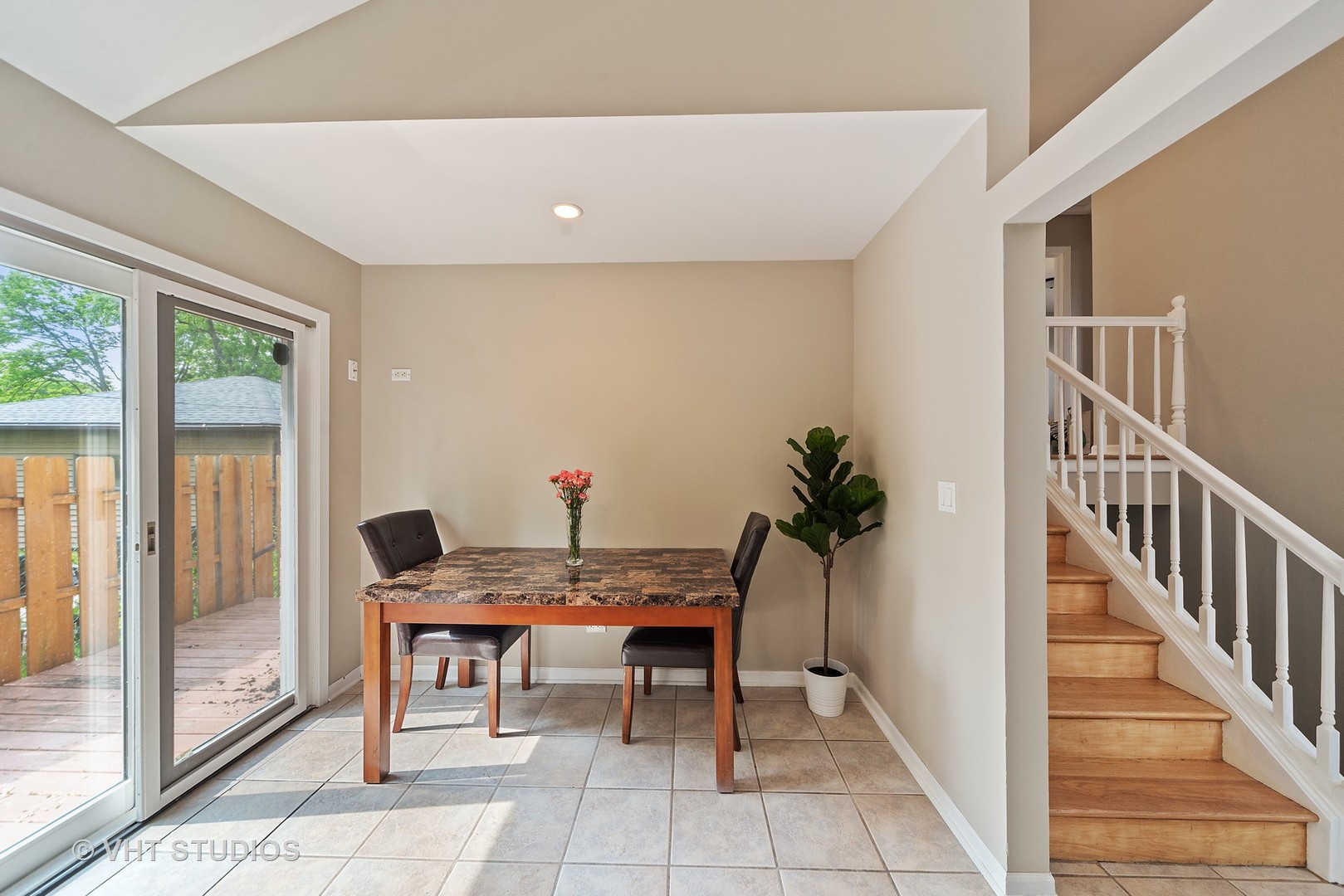 197 West Butterfield Road Elmhurst, IL 60126 - Photo 5 of 15 a workspace with furniture and a potted plant