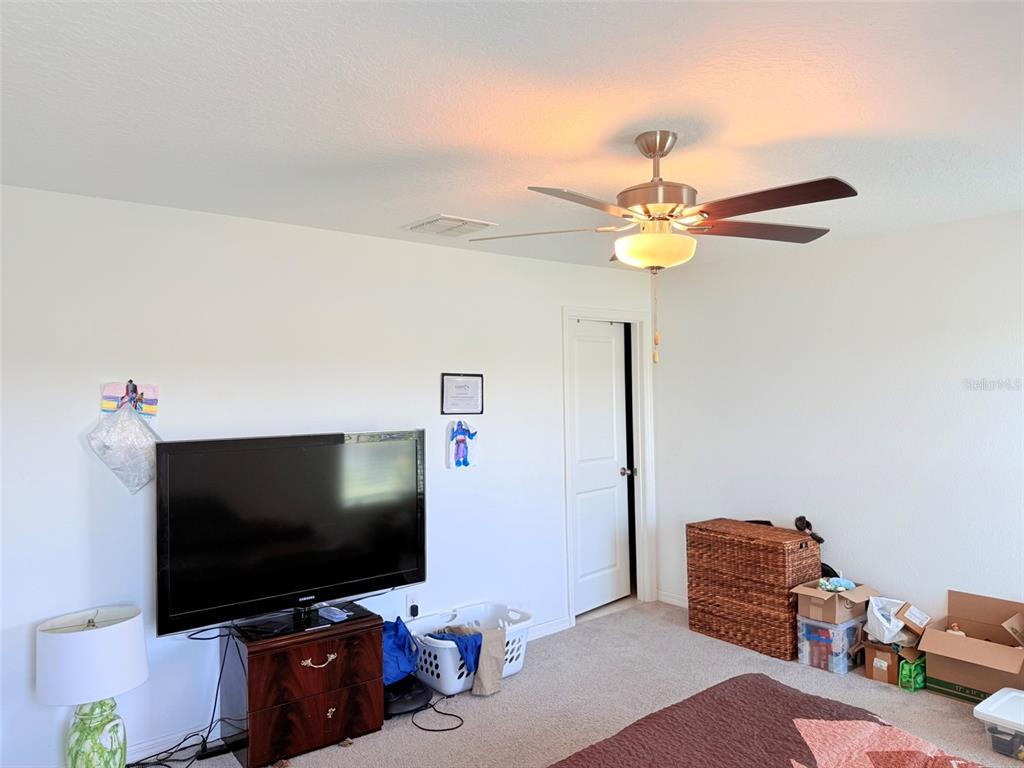 11244 Linden Depot Road San Antonio, FL 33576 - Photo 32 of 41 a living room with furniture and a flat screen tv