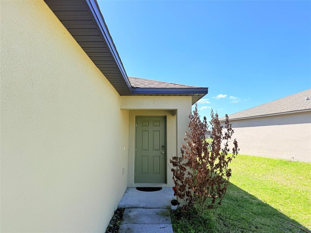 11244 Linden Depot Road San Antonio, FL 33576 - Photo 4 of 41 a view of a porch