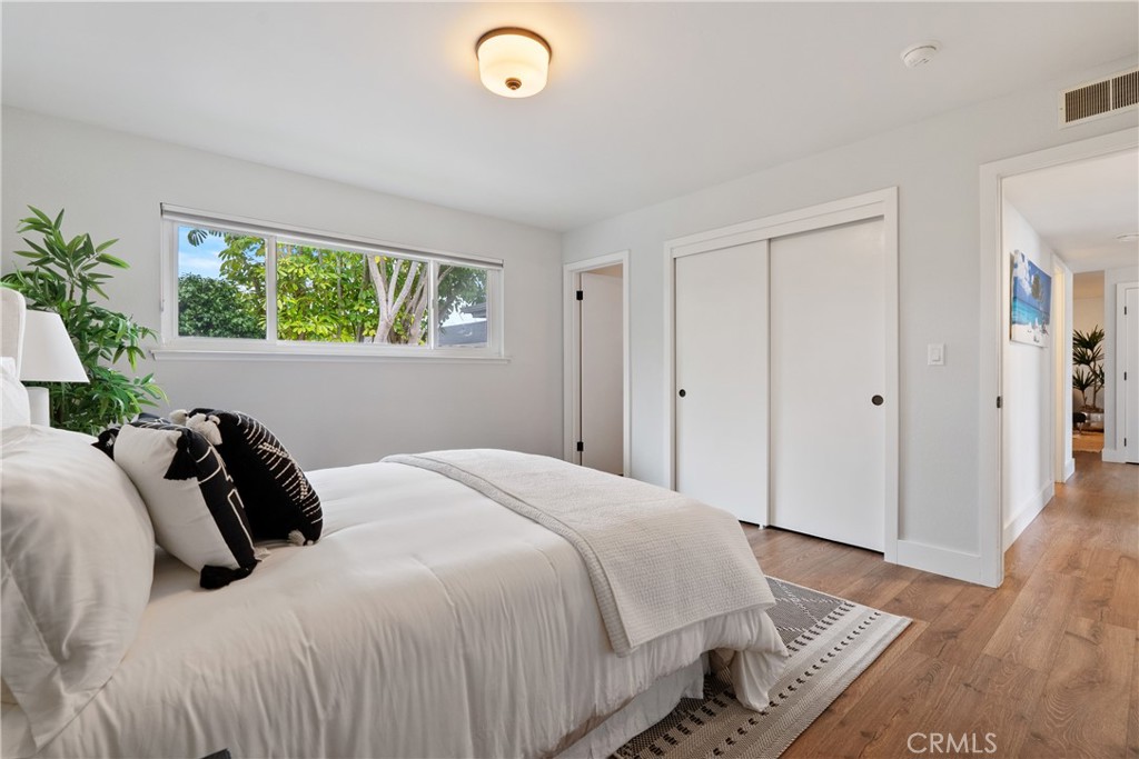 190 Verdon Street Morro Bay, CA 93442 - Photo 17 of 27 a bedroom with a bed and a window