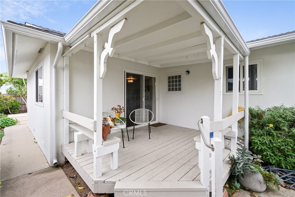 190 Verdon Street Morro Bay, CA 93442 - Photo 21 of 27 a balcony with furniture and flowers