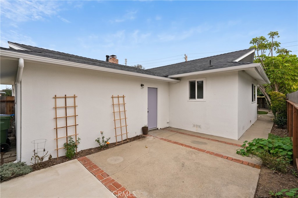 190 Verdon Street Morro Bay, CA 93442 - Photo 26 of 27 a backyard of a house