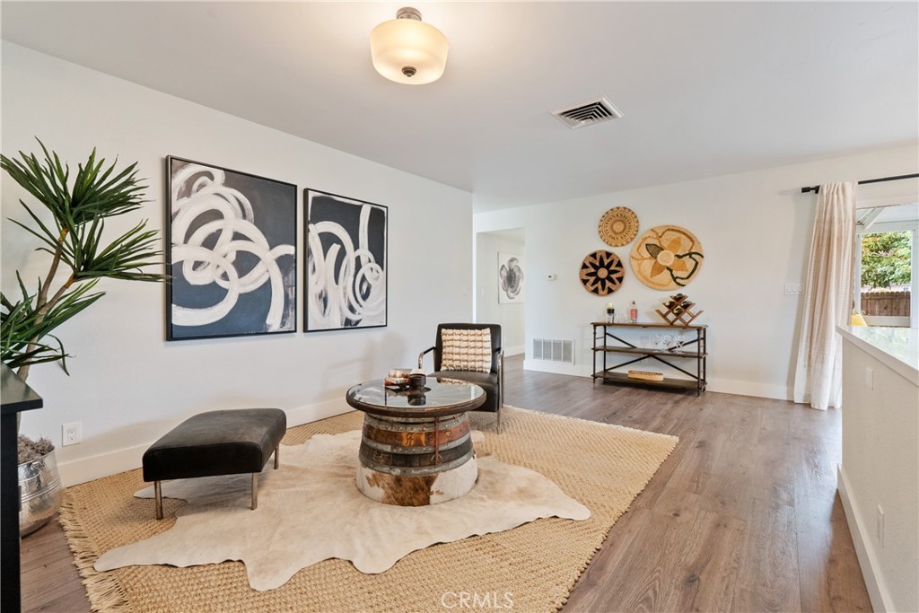 190 Verdon Street Morro Bay, CA 93442 - Photo 6 of 27 a living room with patio furniture and a wooden floor