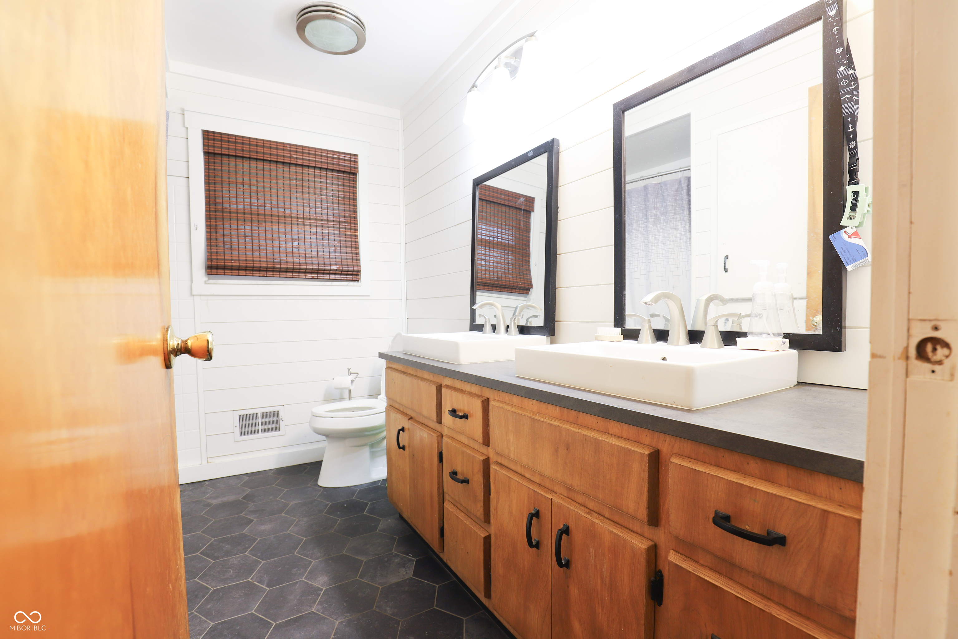 207 East Waterbury Road Indianapolis, IN 46227 - Photo 16 of 27 Gallery Image 16