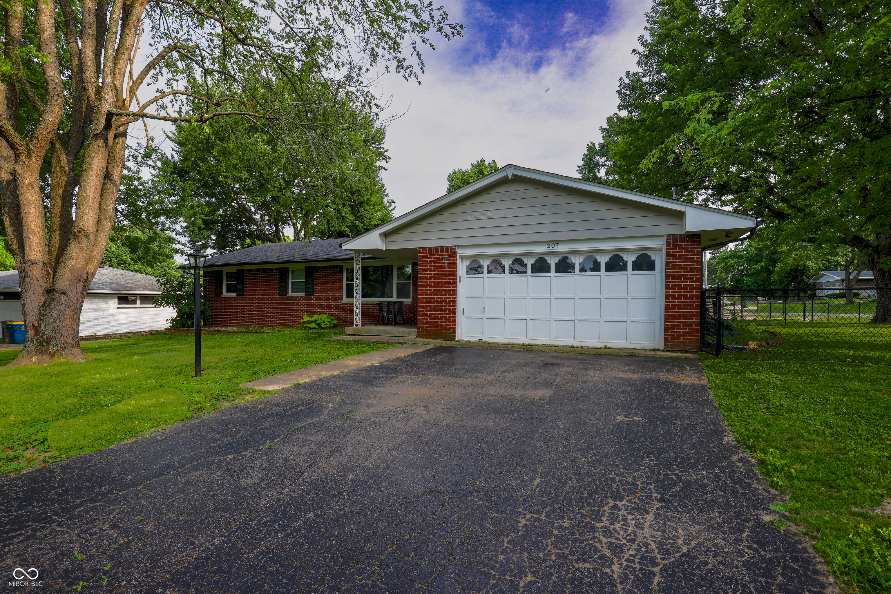 207 East Waterbury Road Indianapolis, IN 46227 - Photo 2 of 27 Gallery Image 2