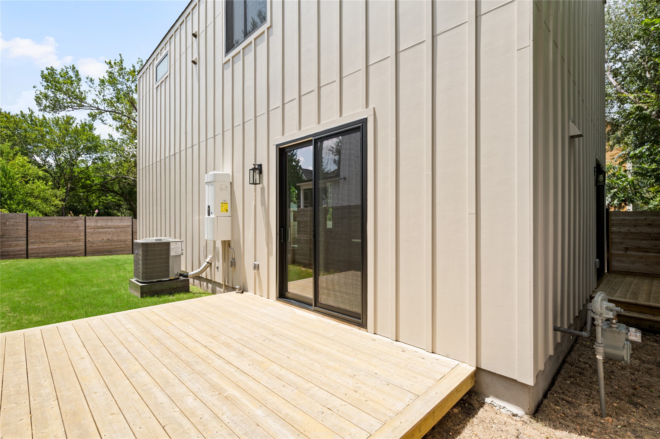 1215 Fort Branch Boulevard, Unit 2 Austin, TX 78721 - Photo 28 of 31 Gallery Image 28