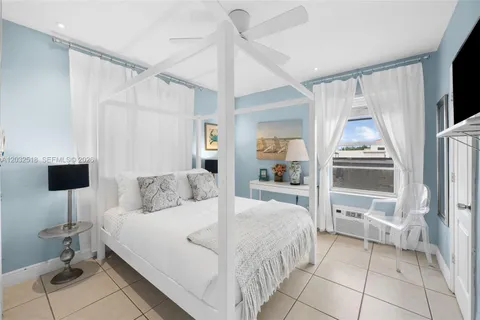 $330,000 | 3030 Collins Avenue, Unit 4E, Miami Beach, FL 33140