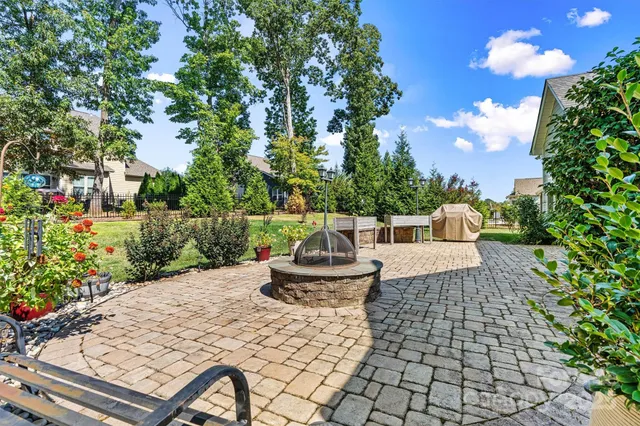 a view of a back yard of the house